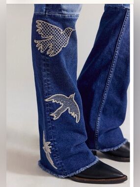 Driftwood Benita Flare Jeans. Purchased at Free People. Size 27. Stars stich NWT